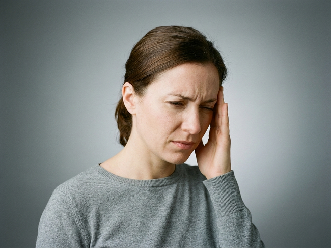 ปวดขมับซ้าย เกิดจากอะไร สัญญาณเตือนที่ไม่ควรมองข้าม